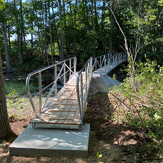 New bridge on the Fox Run trail at Salt Bay Farm